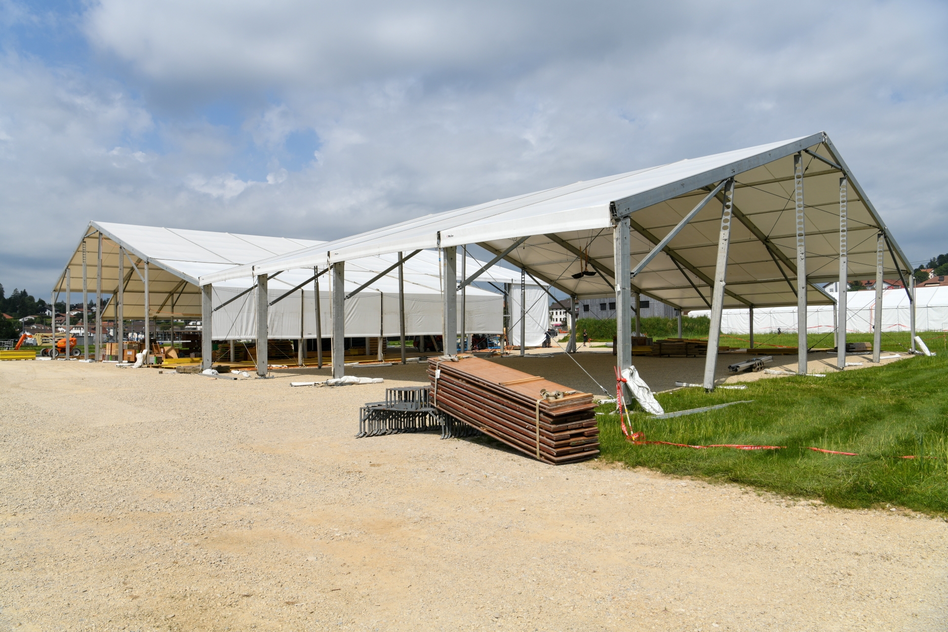 Une grande tente pour les concerts, une plus petite pour la restauration: l'infrastructure du Chant du P'tit 2021 est limitée.
