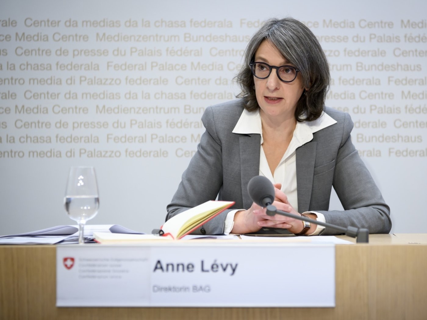 Anne Lévy, nouvelle directrice de l'Office fédéral de la santé publique, s'est exprimée devant la presse à Berne.