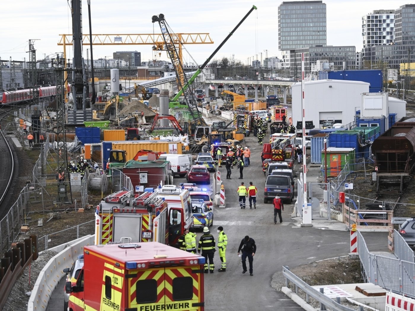 L'explosion s'est produite lors de travaux de forage, à proximité d'un pont que tous les trains doivent traverser pour entrer dans la gare centrale munichoise et en sortir.