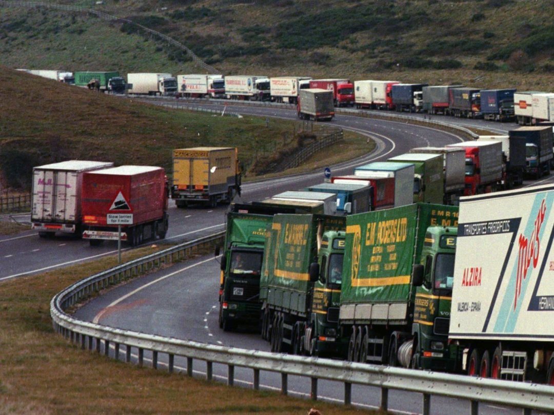 A long line of trucks wait along the closed main road leading into the Dover harbour in south east England as they wait to get aboard on one of the cross-Channel ferries to France Wednesday November 27, 1996. The French truckers strike has affected many of the British Channel ports in Southern England. (AP Photo / Max Nash)
