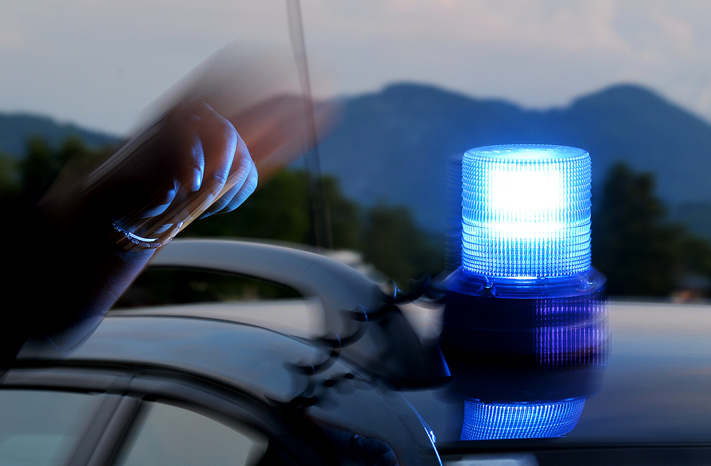 Lucerne: ivre et armé, il roule avec un gyrophare allumé et se fait arrêter  par la police