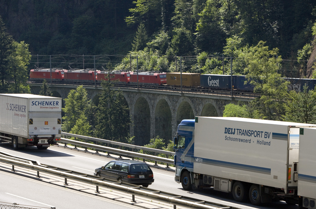 Le coût du transport de marchandises par le rail s'élève en moyenne à 18,5 centimes par tonne au kilomètre, contre 55 centimes pour le trafic routier lourd.