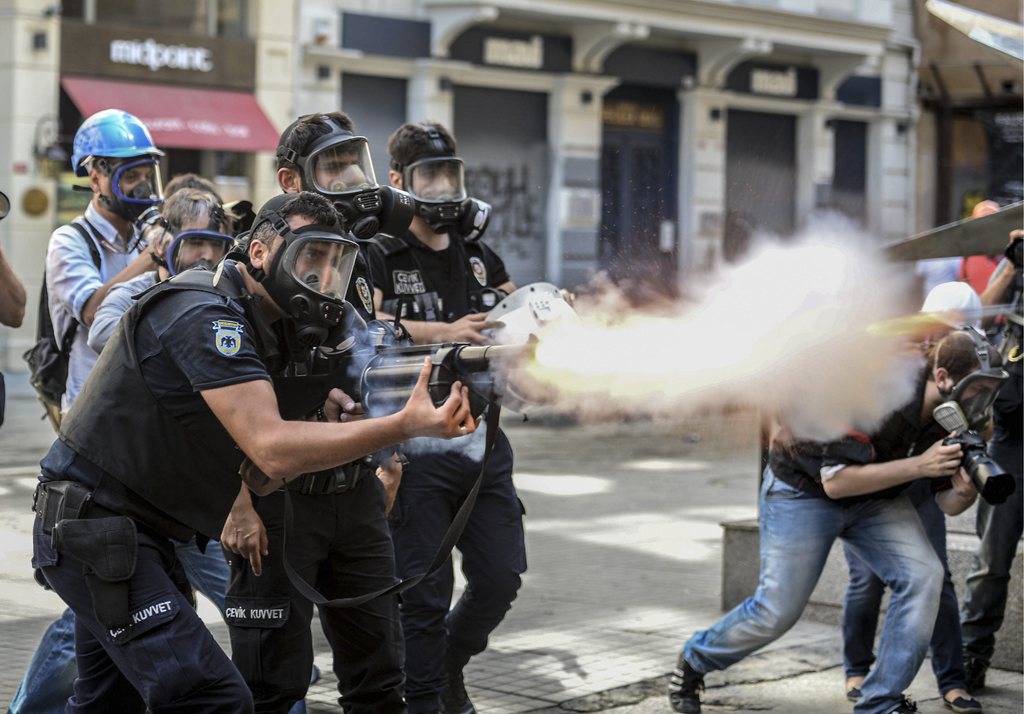 La police turque a arrêté près de 600 personnes dimanche à Istanbul et Ankara dans les manifestations antigouvernementales en Turquie.