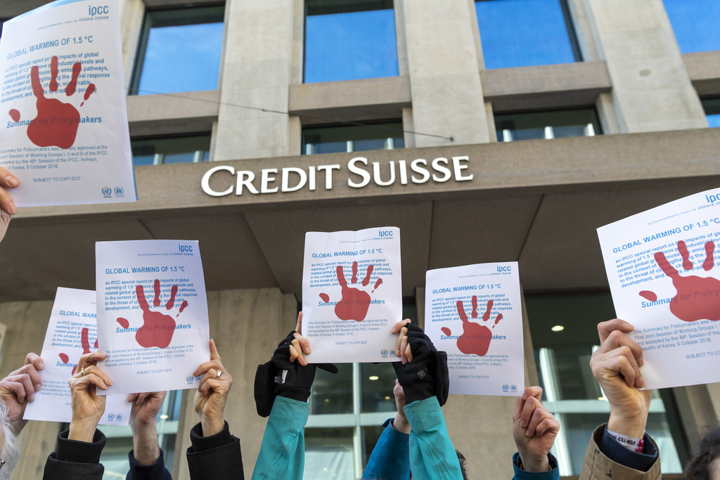 A Genève, l'activiste du collectif Breakfree Suisse, condamné pour dommages à la propriété sur un bâtiment de Credit Suisse (CS) en 2018, a été acquitté en appel mercredi.