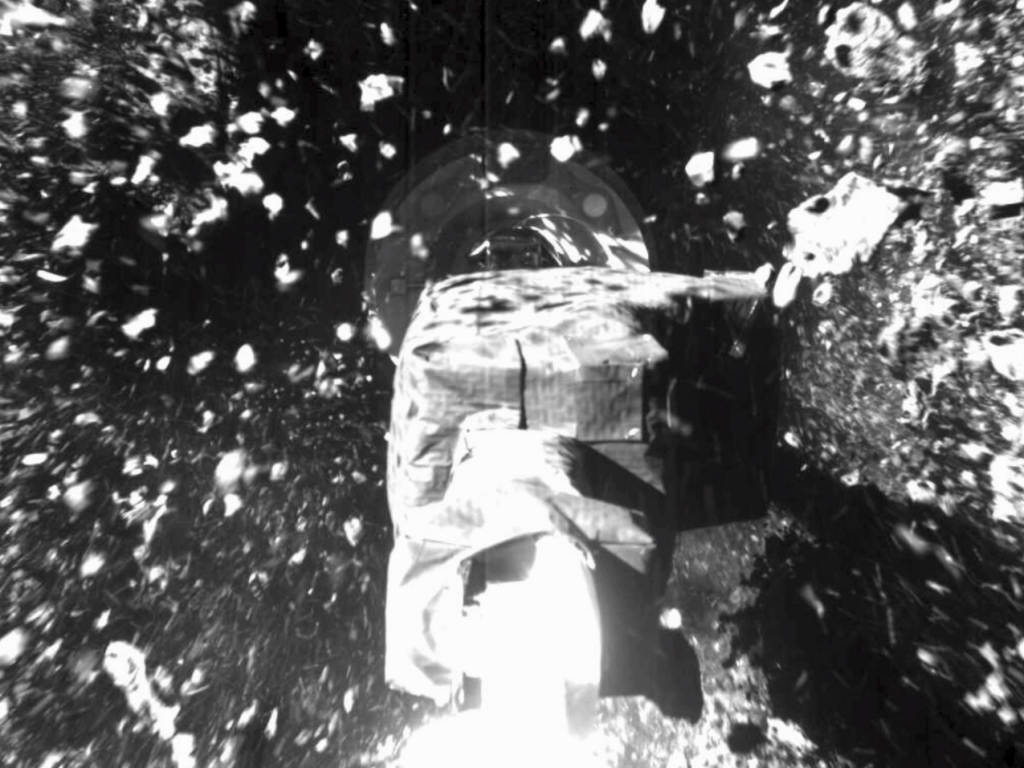 Le bras de la sonde américaine Osiris-Rex s'est enfoncé de 48 cm en profondeur dans le sol de l'astéroïde Bennu au moment du bref contact, à la surprise de la NASA (archives).