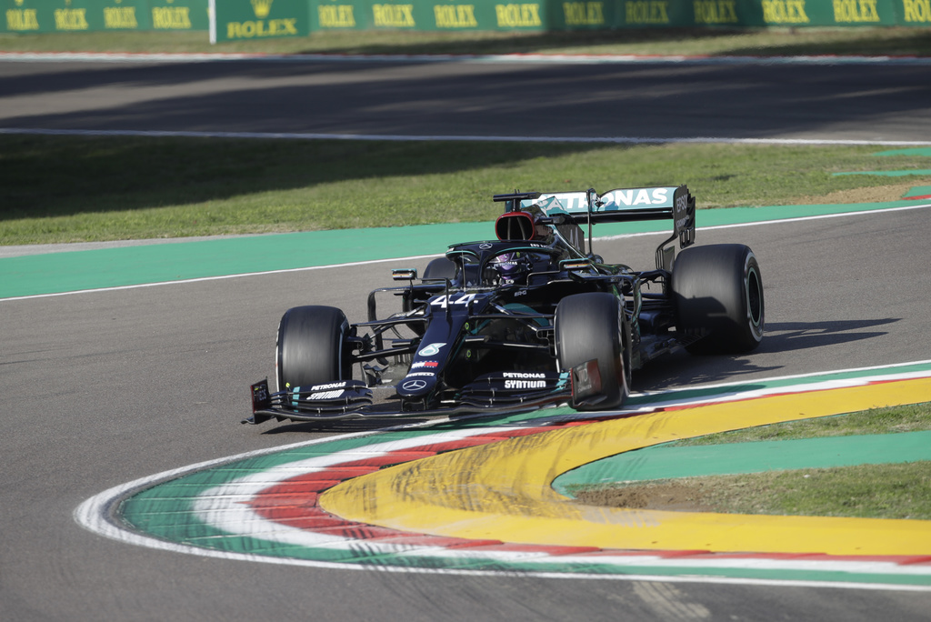 Confortable leader du classement des pilotes, Hamilton a devancé le Néerlandais Max Verstappen (Red Bull) de 0''297.