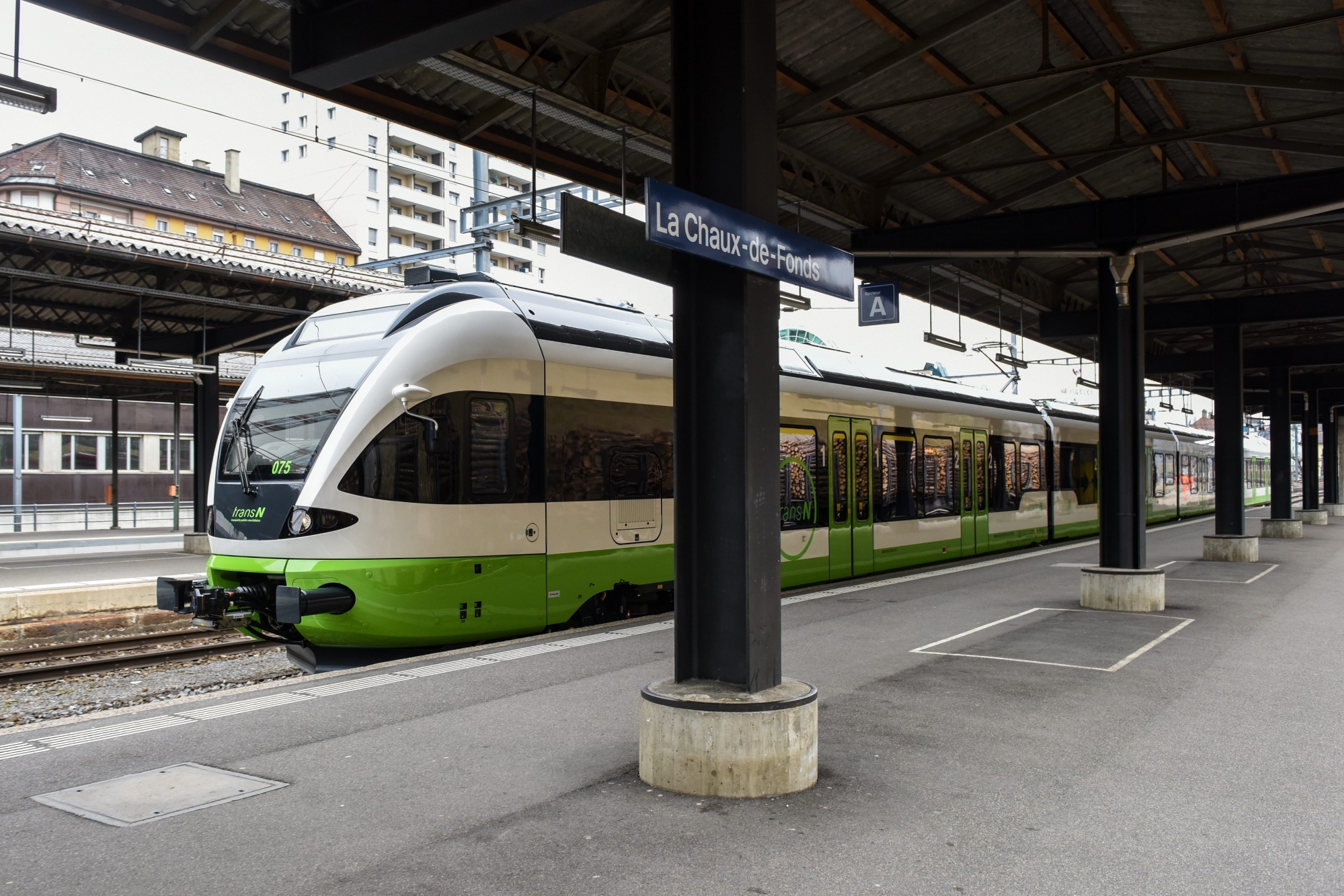 Les trains ne circuleront plus entre les gares de Neuchâtel et La Chaux-de-Fonds (photo) dès le 1er mars prochain. Celles-ci seront aussi en travaux.