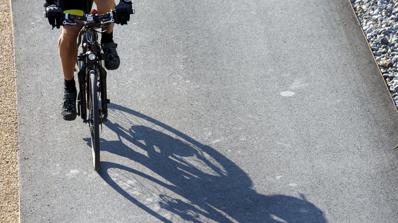 Le cycliste traversait la Route de la Gare à la hauteur du n° 19 à Boudry, lorsqu’une automobiliste l’a heurté avec son véhicule, ce vendredi.