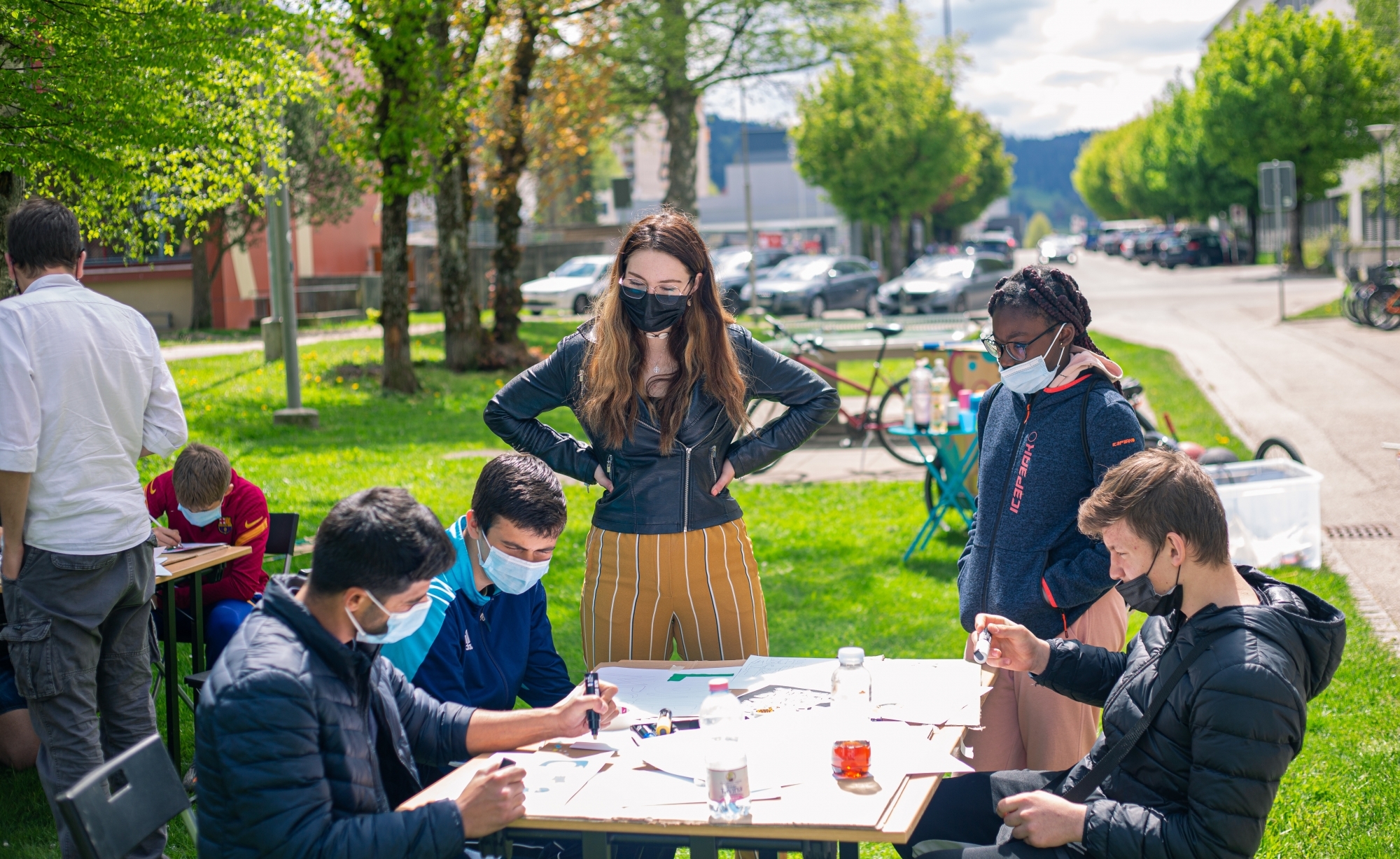 Des jeunes ont pu s'initier à l'art du graffiti, lors d'un atelier organisé par Appel d'air au Locle, le 29 mai 2021.
