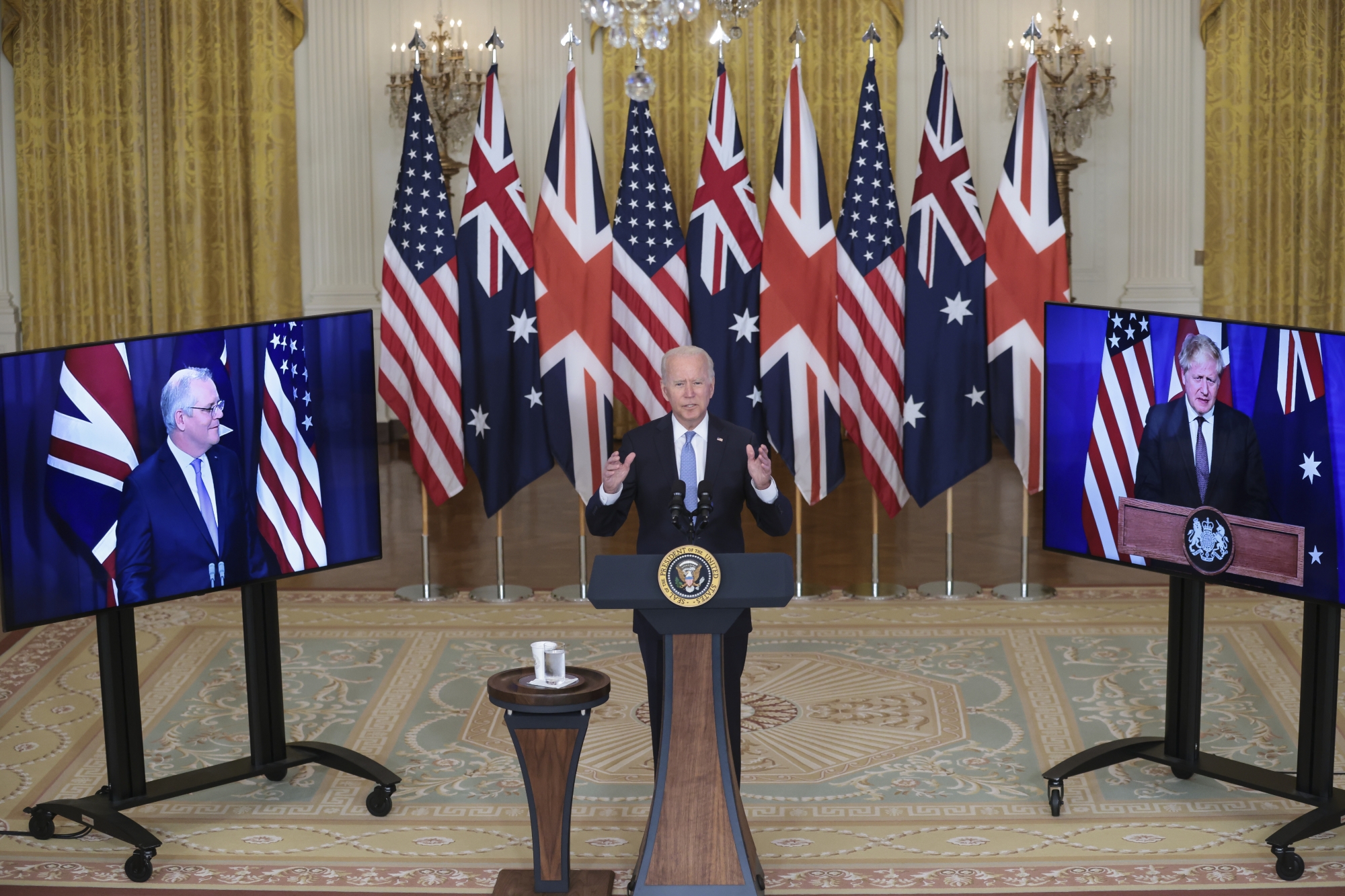 Joe Biden et les premiers ministres australiens Scott Morrisson et britannique Boris Johnson, réunis en vidéoconférence, ont annoncé leur nouvelle alliance dans la nuit de mercredi à jeudi.