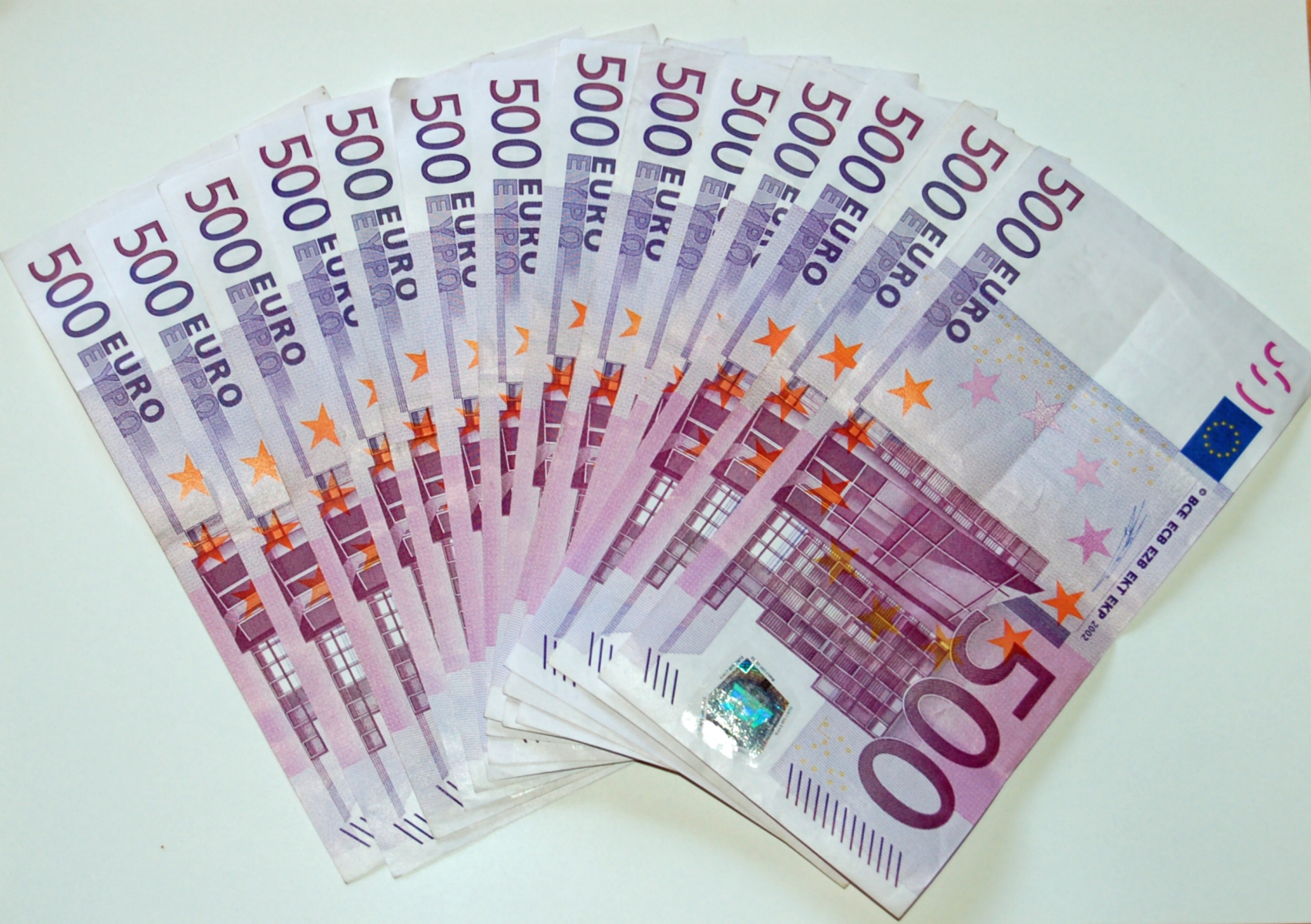 L'homme avait caché 156'000 euros en billets de 500 francs sous son canapé-lit.