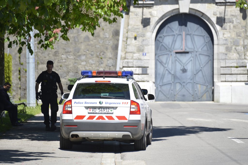 Un Français de 47 ans qui s'était évadé le 14 mai de la prison lausannoise du Bois-Mermet en compagnie de quatre autres détenus a été interpellé lundi dans le sud de la France. C'est un présumé membre des "Pink Panthers".
