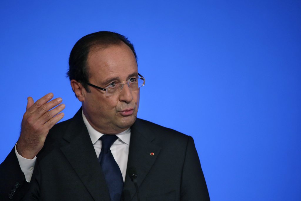 "Je veillerai à ce que la réponse de la communauté internationale fasse cesser l'escalade de la violence", a assuré vendredi le président français François Hollande.