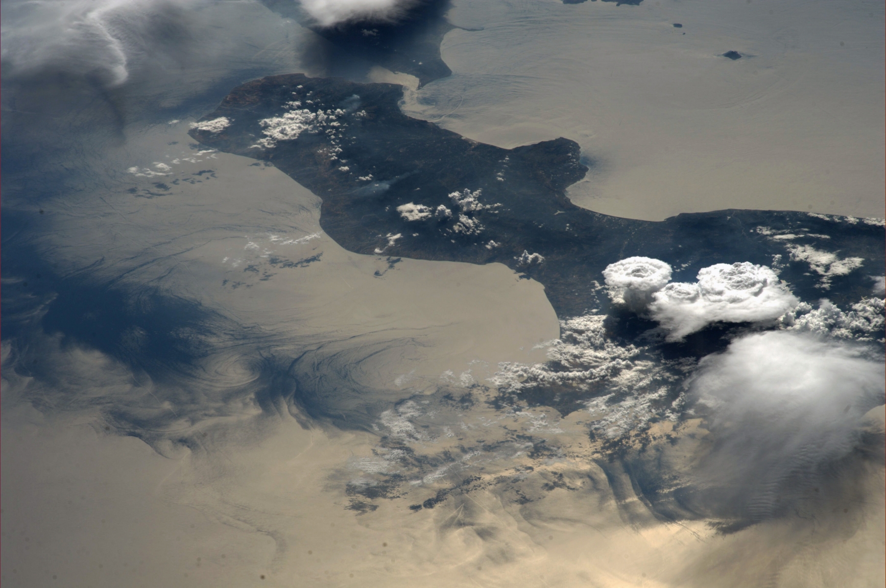 Tempête sur la Calabre, en Italie, vue depuis la Station spatiale internationale (ISS).