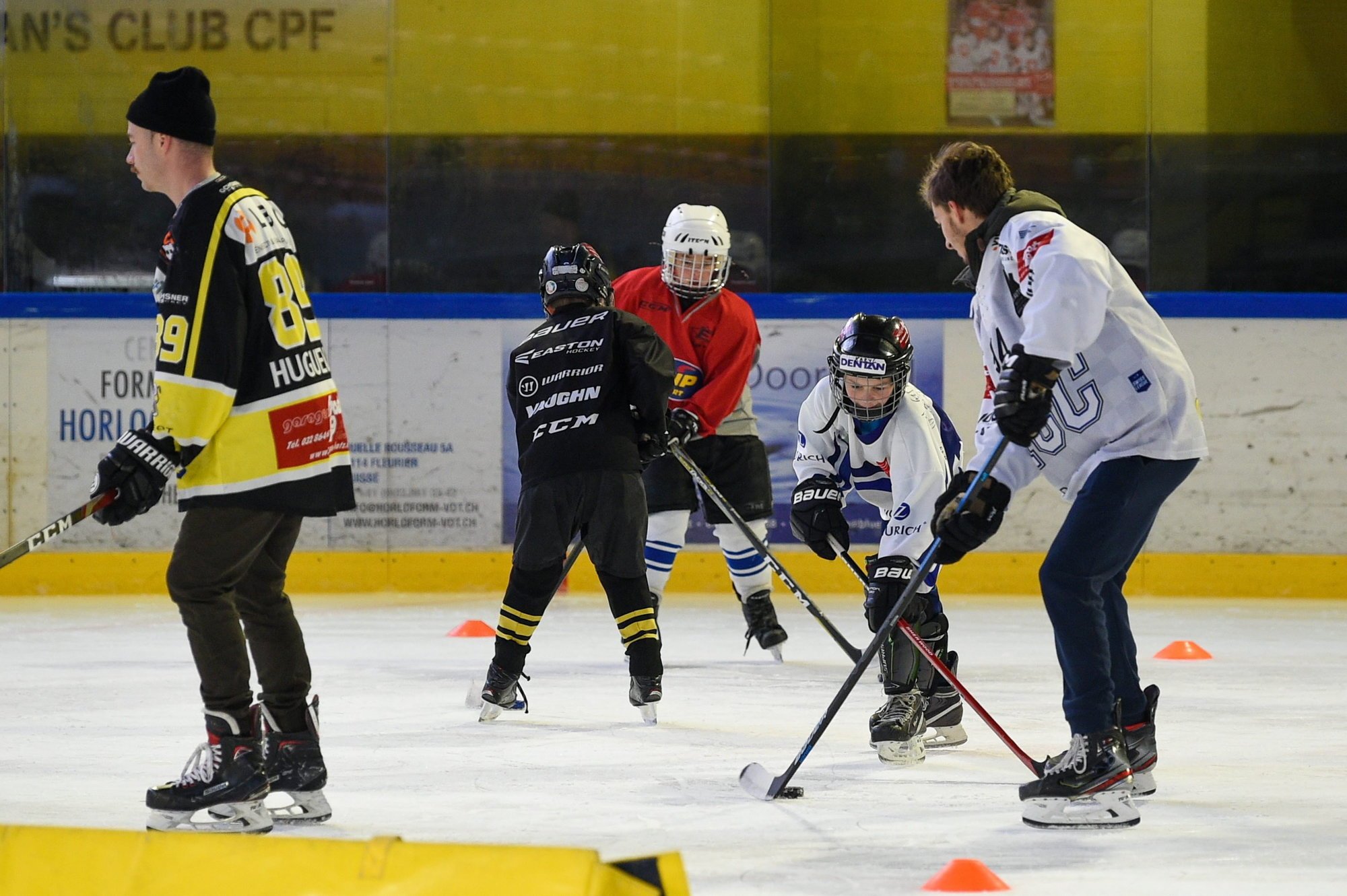 Comme ici en 2019 à Fleurier, la Fête de la glace sera de retour ce dimanche 7 novembre avec la participation de plusieurs hockeyeurs du HCC.