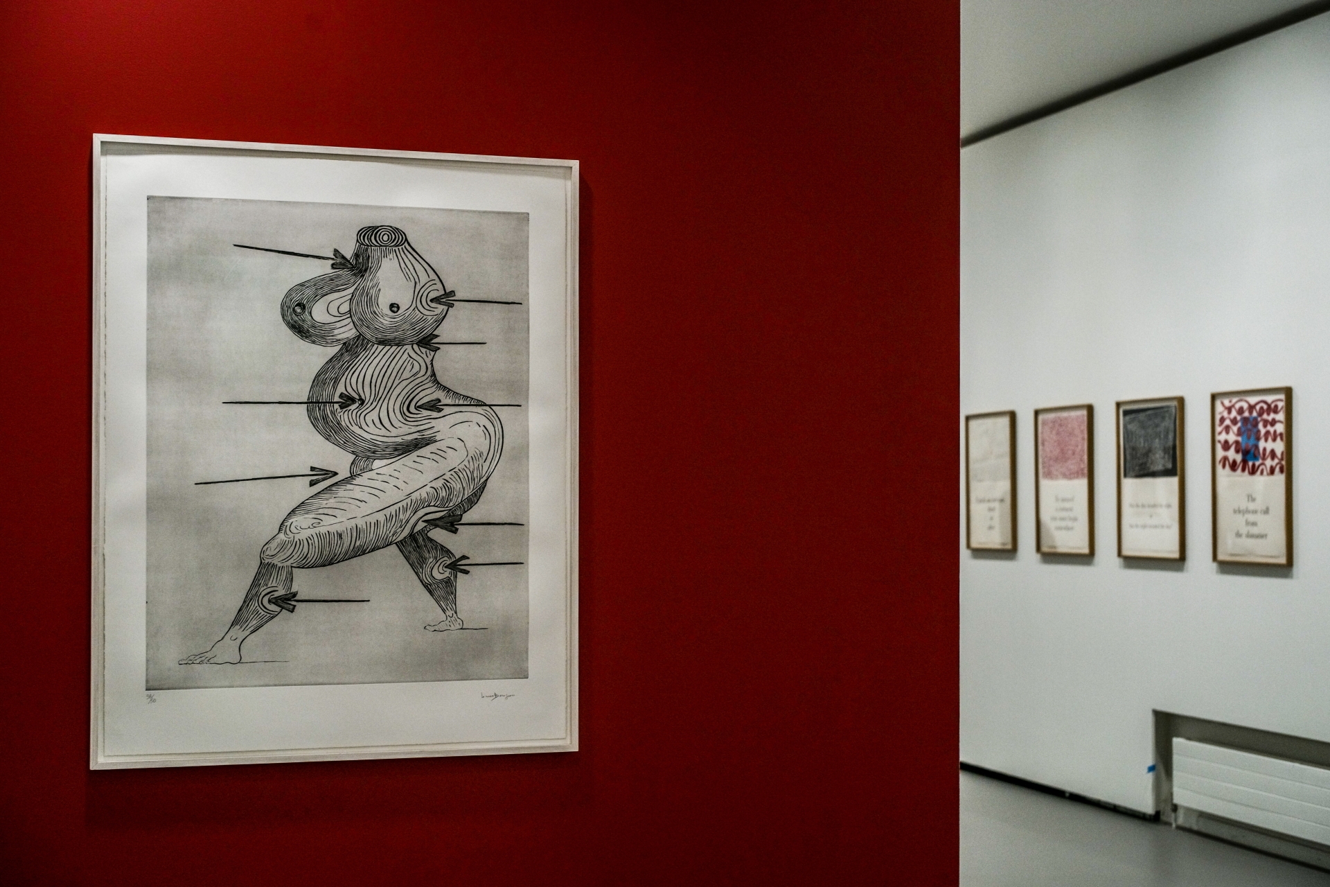 L'oeuvre "Saint-Sébastienne" de Louise Bourgeois attend les visiteurs au premier étage du Musée des beaux-arts du Locle.