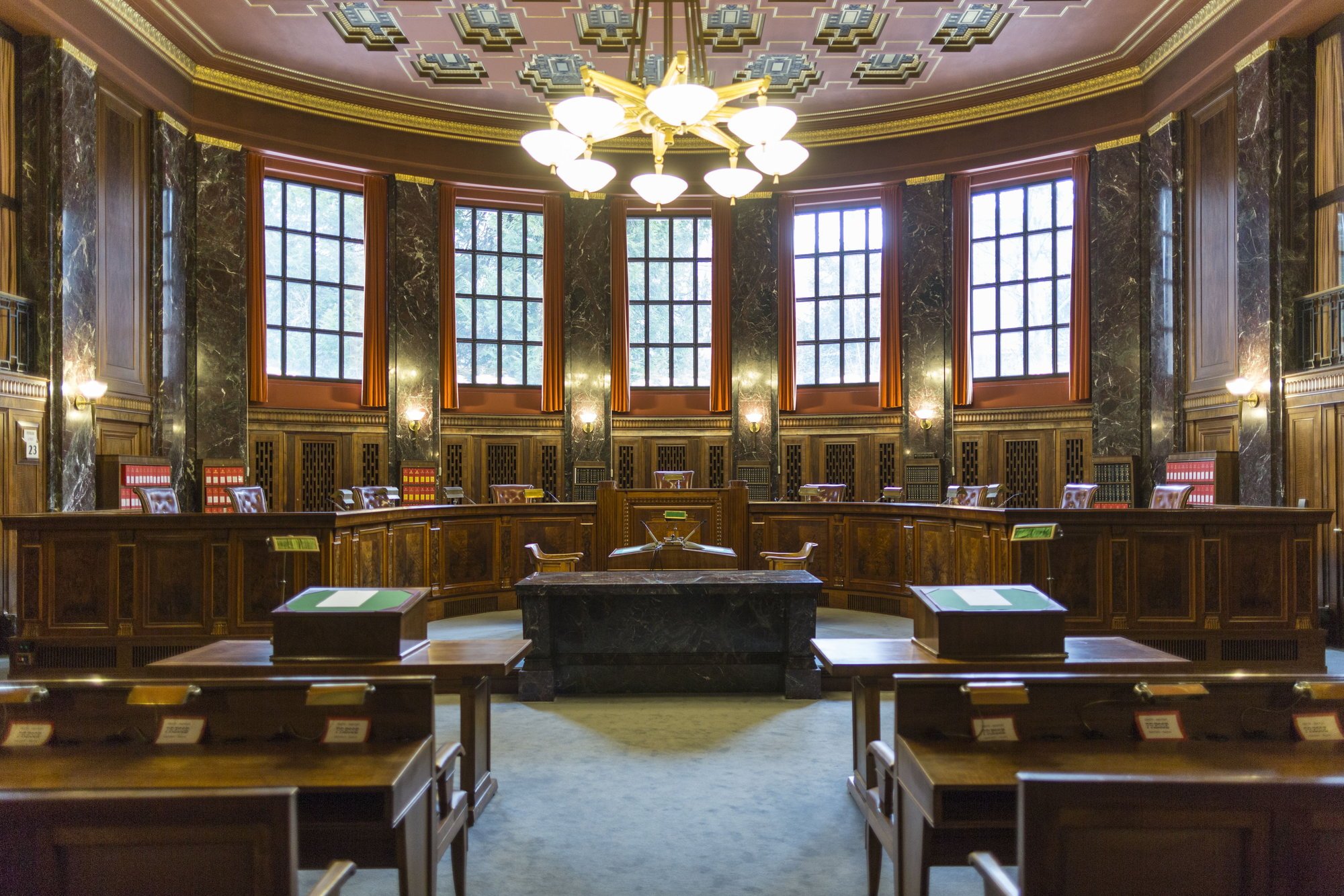 Les juges du Tribunal fédéral sont élus par les Chambres fédérales.
