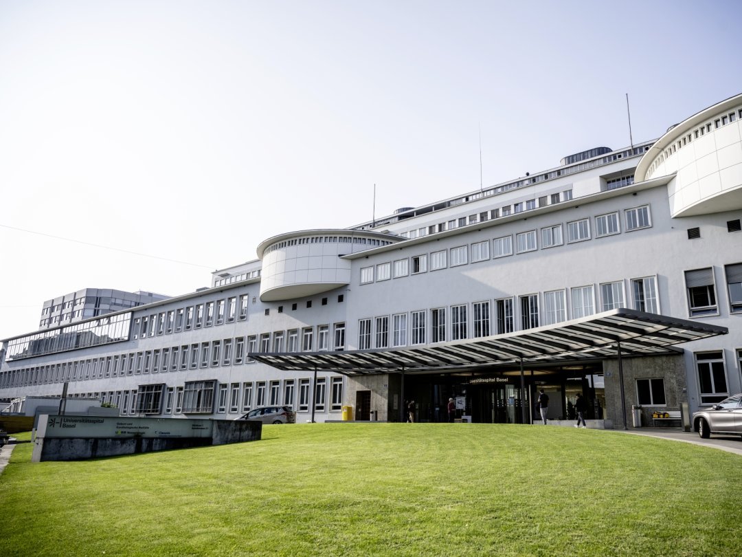 L’Hôpital Bethesda à Bâle emploie 700 personnes qui accueillent 6600 patients par an. Un poids plume à côté de son racheteur, l’Hôpital universitaire de Bâle (photo), qui lui emploie  7900 personnes qui soignent 40000 clients par an.