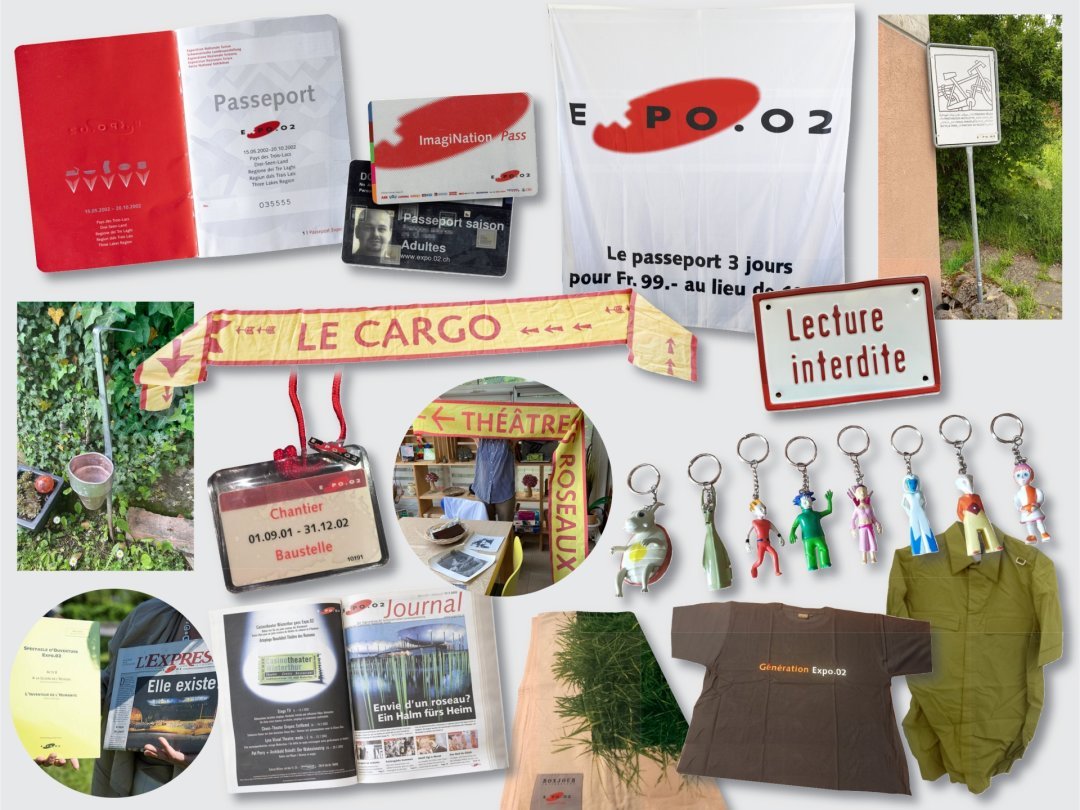 Les Neuchâtelois ont gardé de nombreux objets en souvenir d'Expo.02: banderoles, drapeaux, panneaux signalétiques, vêtements, livres, badges, porte-clés, abonnement, et même... un cendrier. 