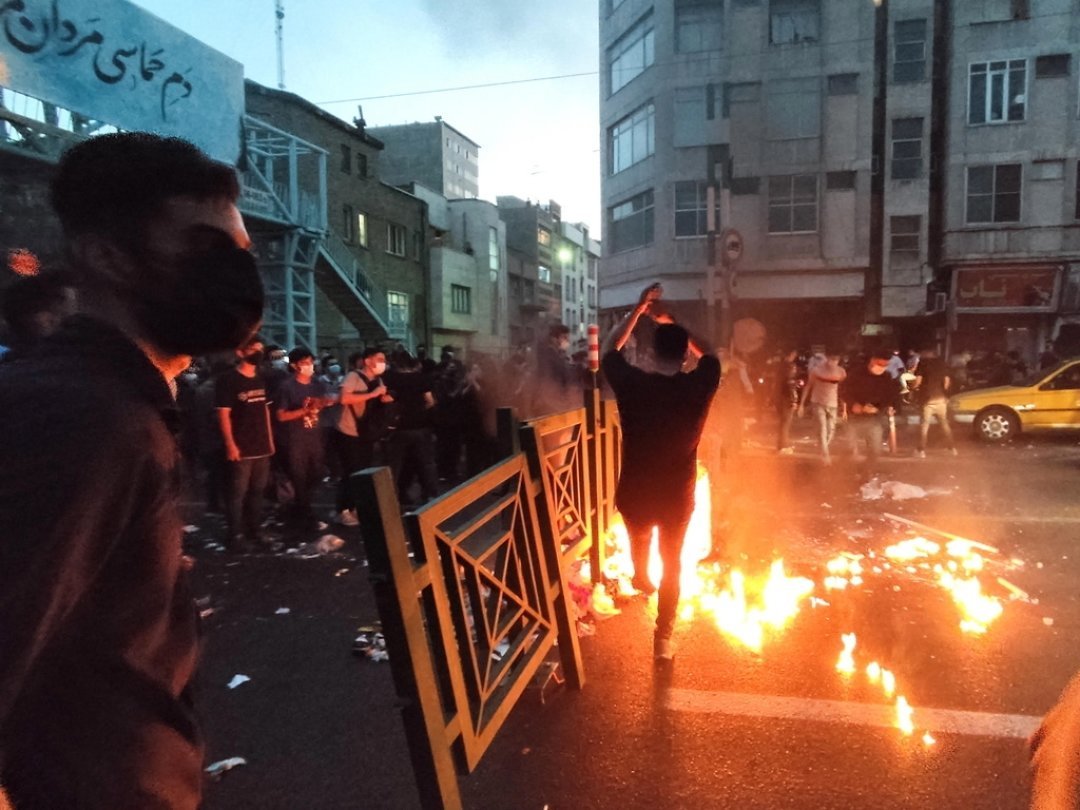 Affrontements entre manifestants et forces de l'ordre à Téhéran.