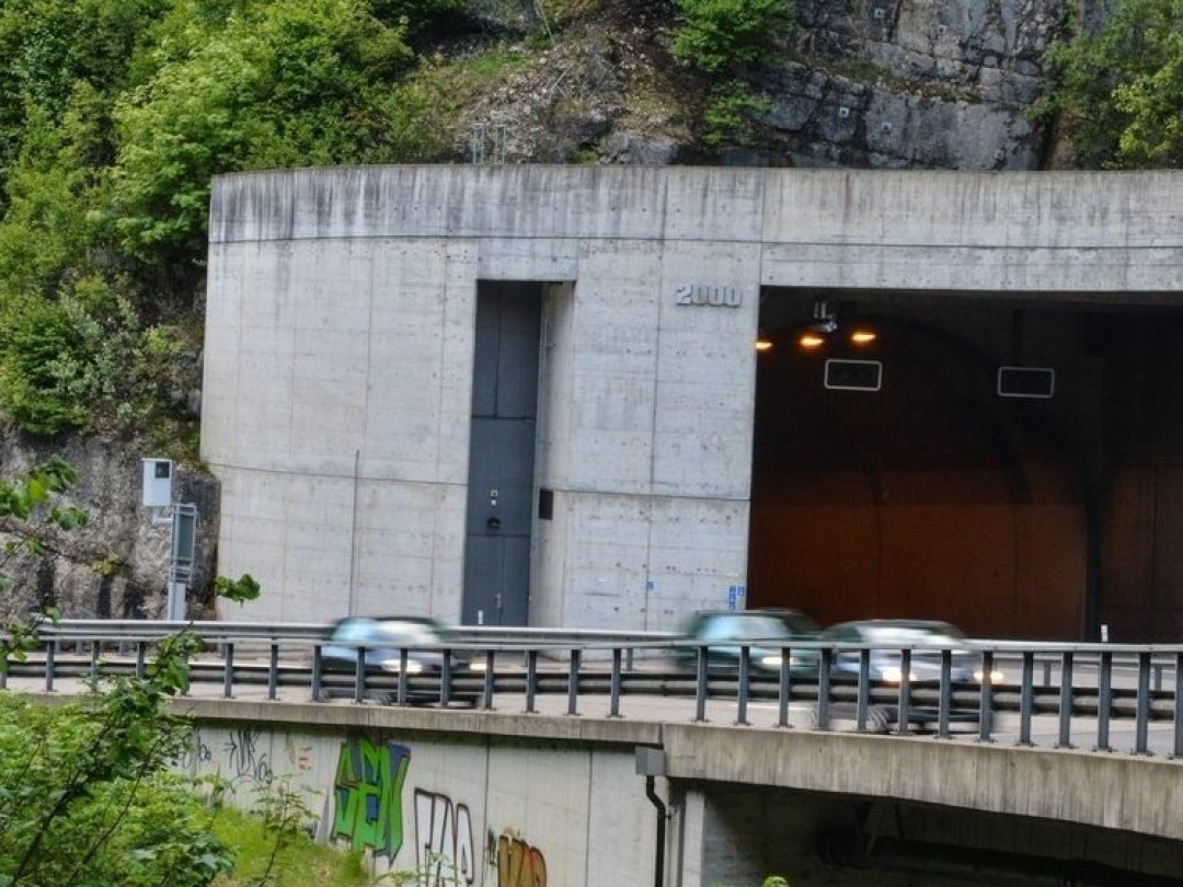 La fermeture de la chaussée située à l'entrée de l'autoroute de La Chaux-de-Fonds doit permettre de réaliser des travaux d'entretien du tunnel des gorges du Seyon.