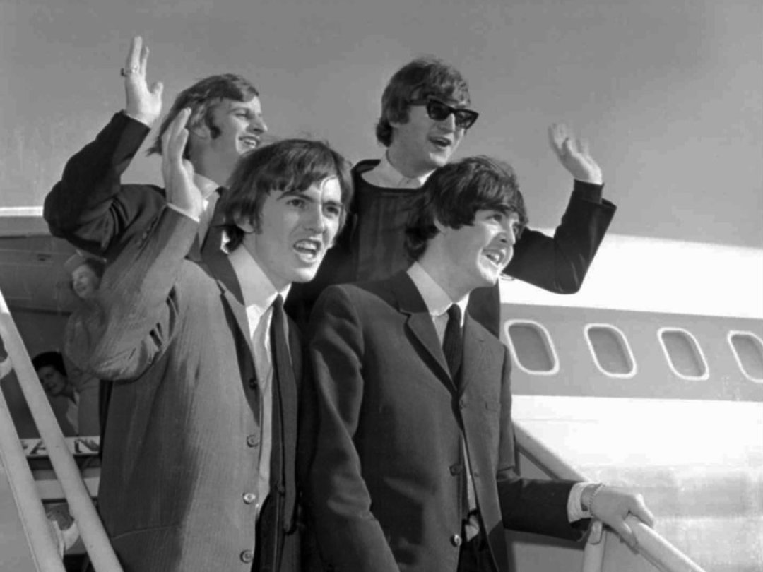 Le film avait été tourné par la police lors de la tournée que les Beatles avaient faite en 1966 au Japon. Les voici deux ans auparavant, à leur arrivée à San Francisco, le 18 août 1964.