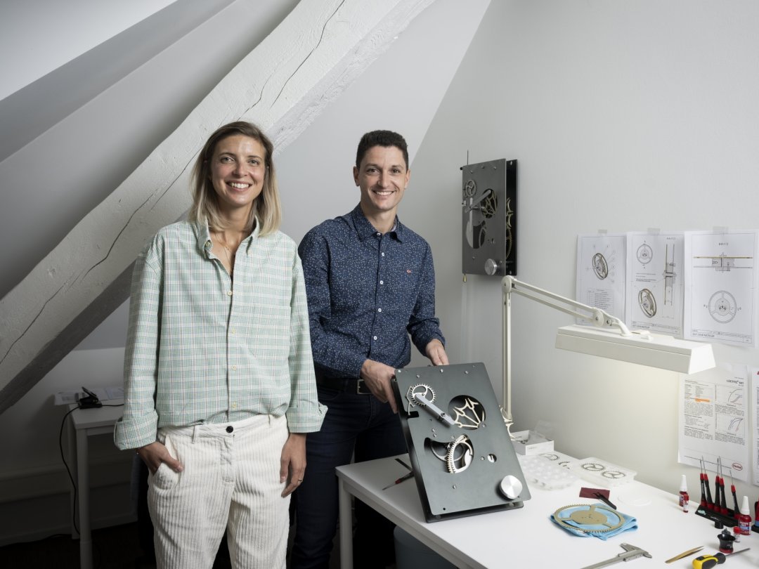 Marie-Aude Acker et Guillaume Sireyx, fondateurs de Keris, dans leur atelier d'assemblage de l'espace coworking Voisins de Monruz.
