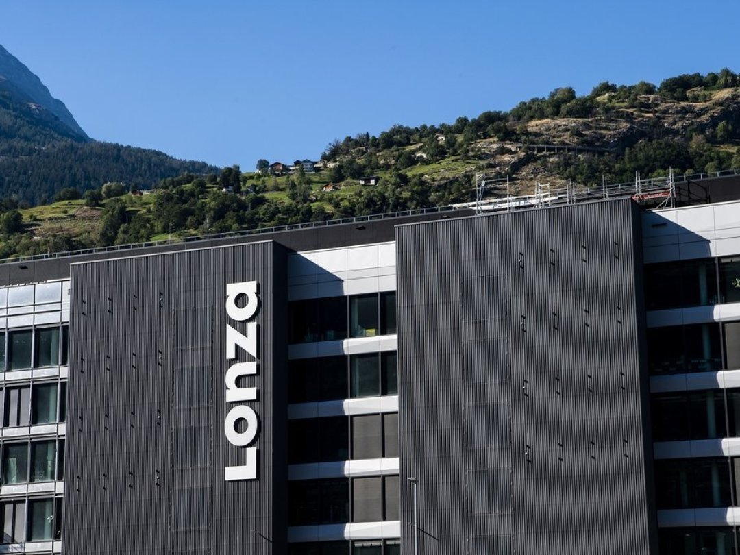 Lonza, ici un bâtiment de son site valaisan de Viège, a réalisé un chiffre d'affaires de 6,22 milliards de francs en 2022.