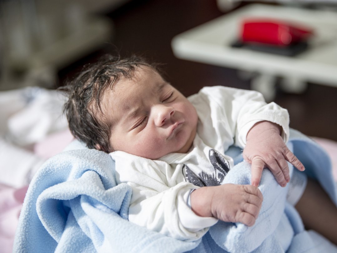 La petite Ana (3,655 kg et 53 cm) est le deuxième bébé né en 2023 à la maternité de Pourtalès.