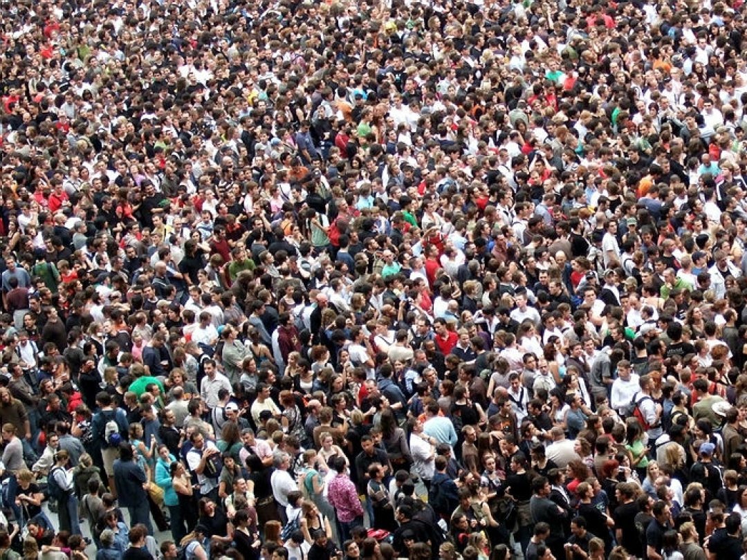La population mondiale devrait atteindre 10 à 12 milliards d'individus en 2100, avant de décroître, selon les prévisions de l'ONU (image d'illustration).