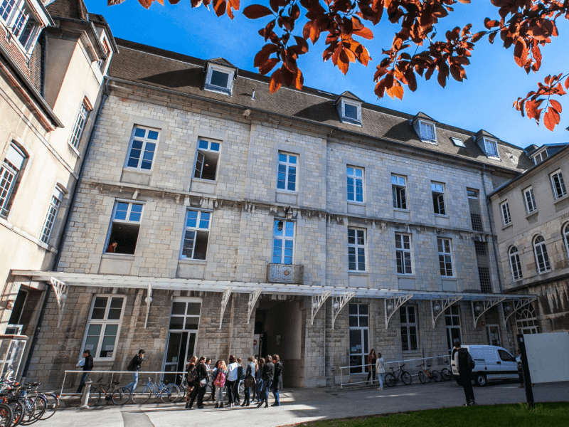 Un bâtiment de l'Université de Franche-Comté au centre de Besançon.
