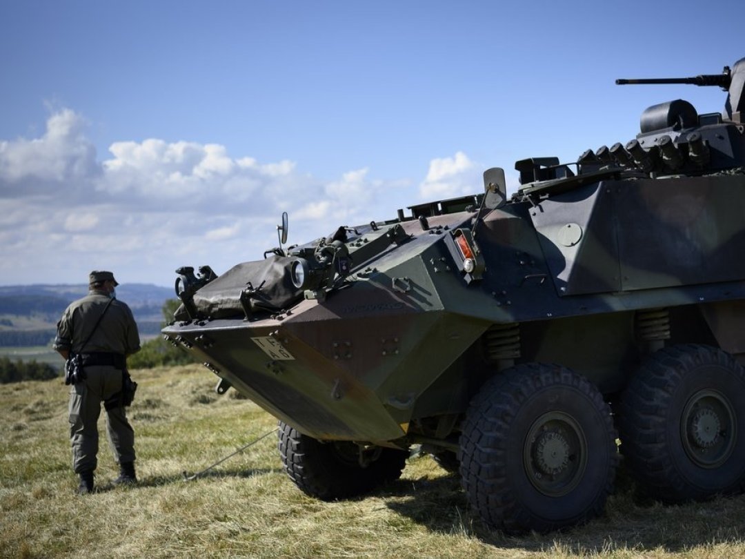 En 2022, la Suisse avait rejeté la demande du Danemark de pouvoir transférer des chars Piranha à l'Ukraine (illustration).