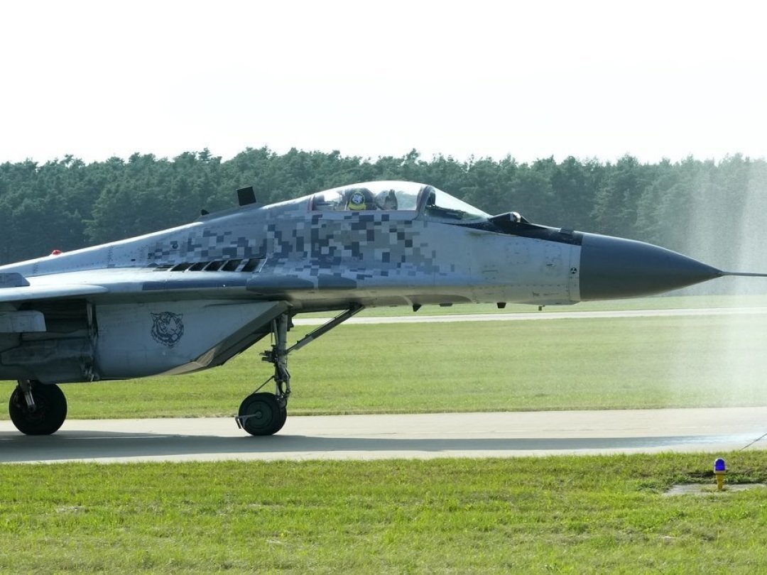 Un MiG-29 slovaque roule sur l'aérodrome de Malacky lors d'un show aérien, le 27 août 2022.