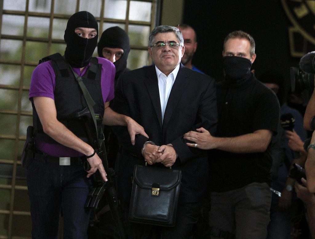 Nikos Michaloliakos, président du parti néonazi grec, a été arrêté par les autorités grecques. 