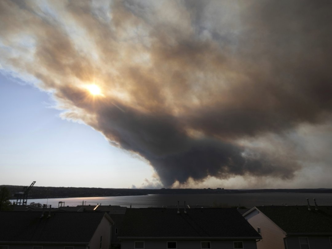 Plus de 16'000 habitants du nord-ouest d'Halifax ont déjà été évacués à cause d'un incendie menaçant la ville.