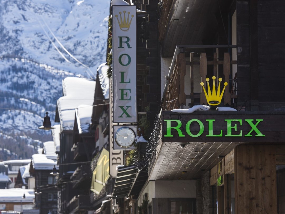 Des signes Rolex sur la façade d'une boutique Bucherer. Zermatt, 2019.