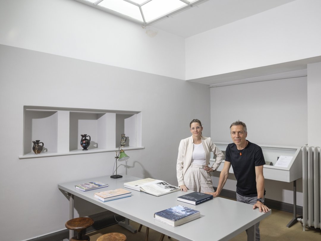 Les architectes chaux-de-fonniers Stéphanie Morel-Roth et Boris Evard à la Maison blanche, première œuvre de Le Corbusier, construite pour ses parents.