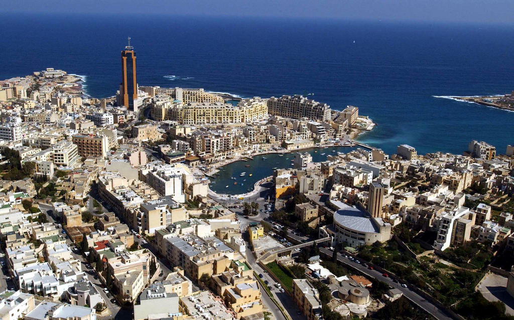 St Julians Sliema, Malta, a main tourist area full of hotels and night clubs, is seen in this Aug. 25, 2003  picture. Malta, along with nine other countries, will join the EU on May 1, 2004. (KEYSTONE/AP Photo/Lino Azzopardi)