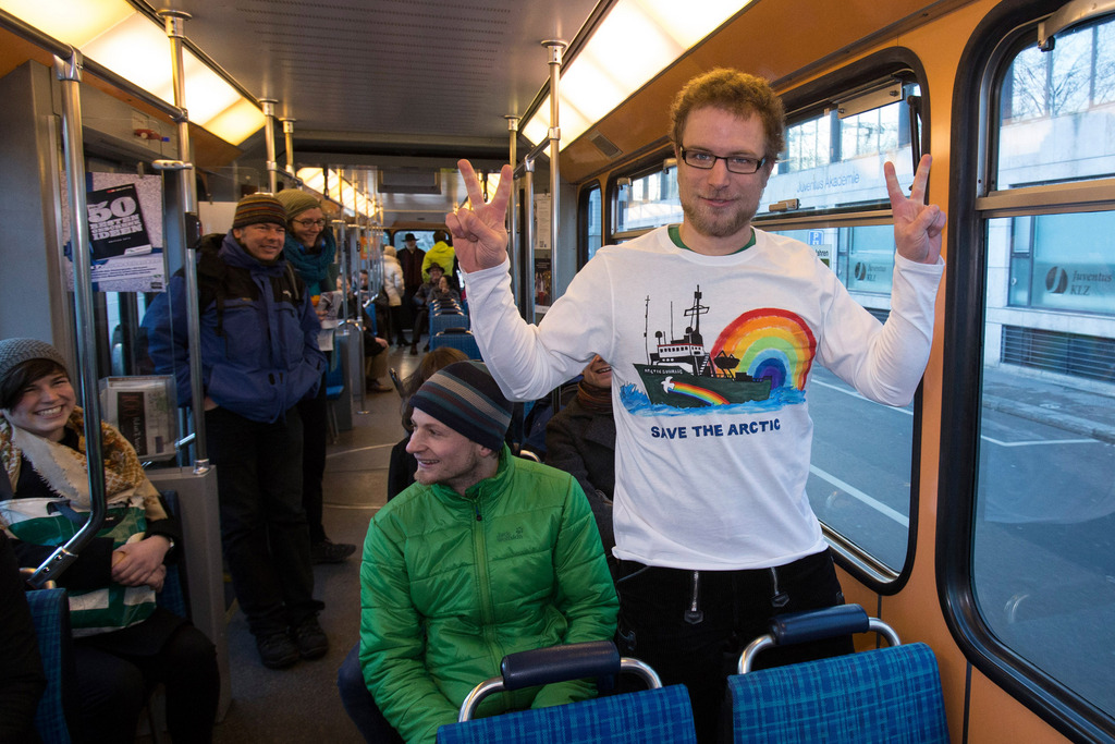 Marcus Weber, lundi, à son arrivée en ville de Zurich dans un tram.