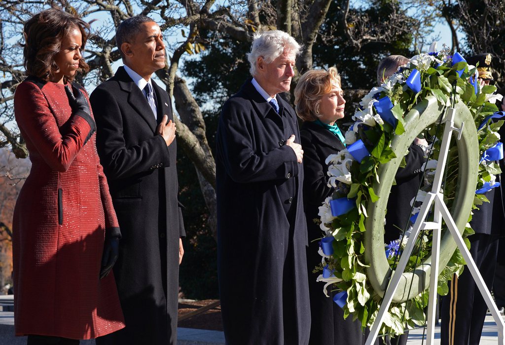 Barack et Michelle Obama, Bill et Hillary Clinton, pour un hommage fort à JFK, assassiné il y a 50 ans. 