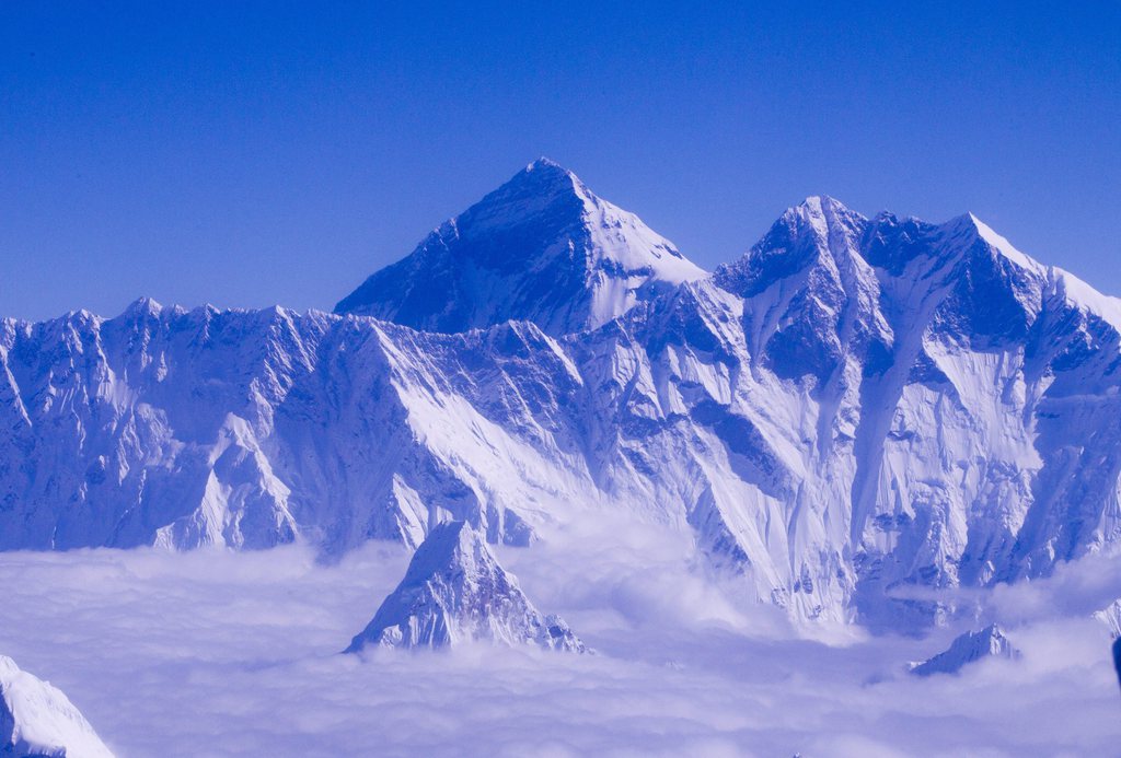 L'Everest est une source importante de revenus pour le Népal, un pays pauvre.