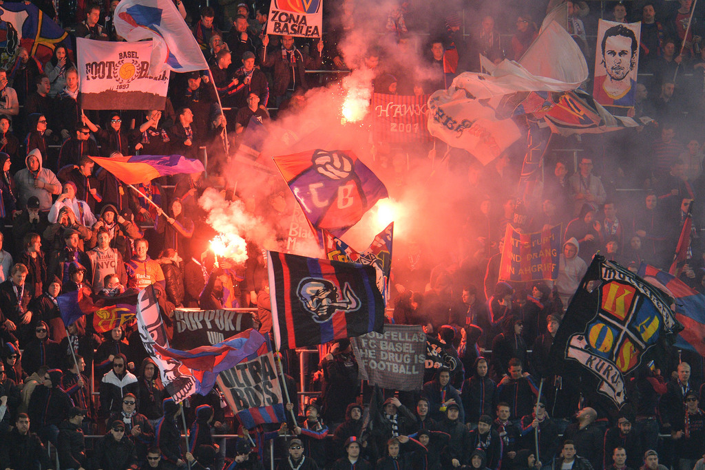 Les fans ont notamment allumé des fumigènes dans le stade de Salzbourg. Au final, c'est leur équipe qui est, comme toujours, sanctionnée.