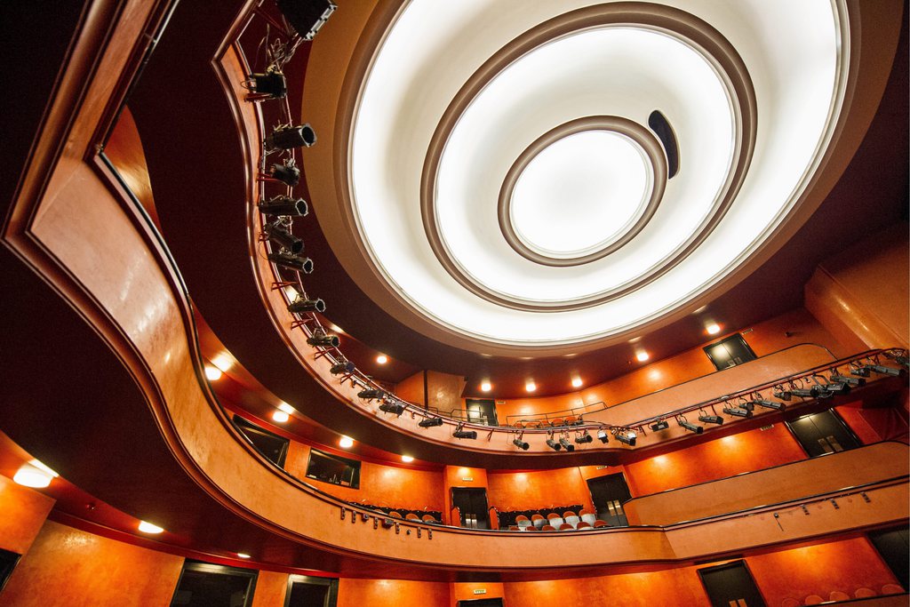 L'Opéra de Lausanne a dévoilé vendredi sa saison 2014-2015 concentrée autour de l'art lyrique. L'institution accueillera exceptionnellement les concerts de l'Orchestre de chambre de Lausanne.