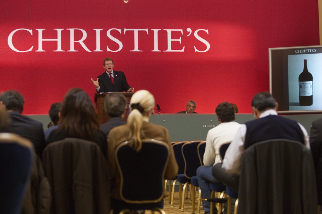 S'il y a peu de chances de voir des ventes de vin en Iran, son marché de l'art florissant intéresse la maison Christie's.