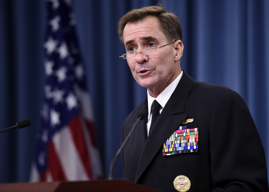 John Kirby, porte-parole de la marine américaine, a annoncé les premiers tirs de missiles et raids aériens. 
