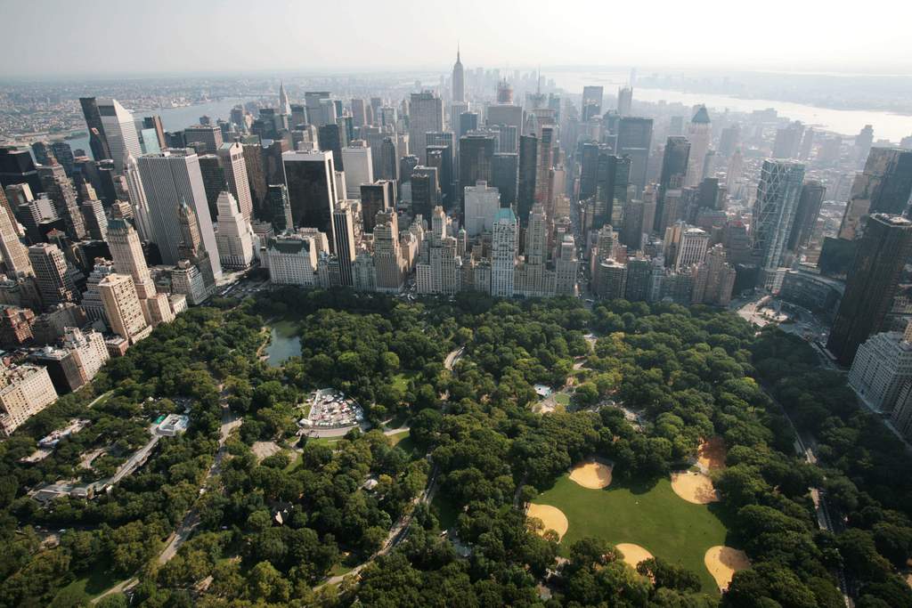 Central Park and midtown Manhattan are shown in this aerial view Wednesday, Aug. 29, 2007, in New York. (AP Photo/Mark Lennihan)