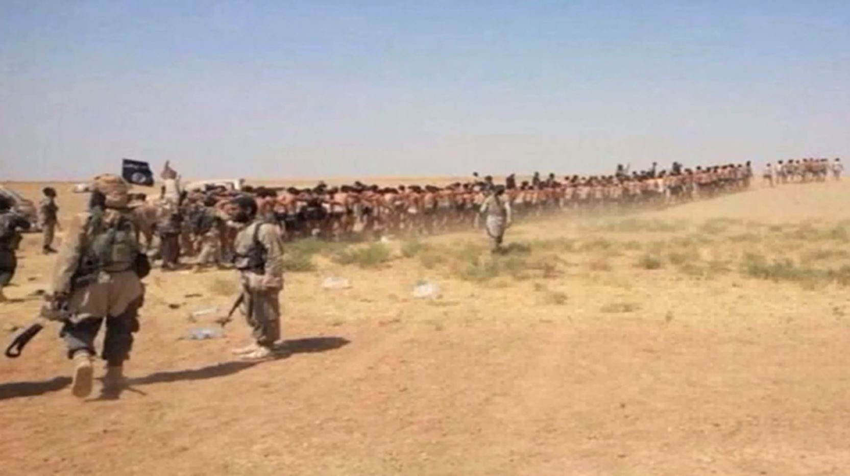Les soldats de l'armée syrienne ont dû marcher de longues heures dans le désert avant d'être froidement exécutés.
