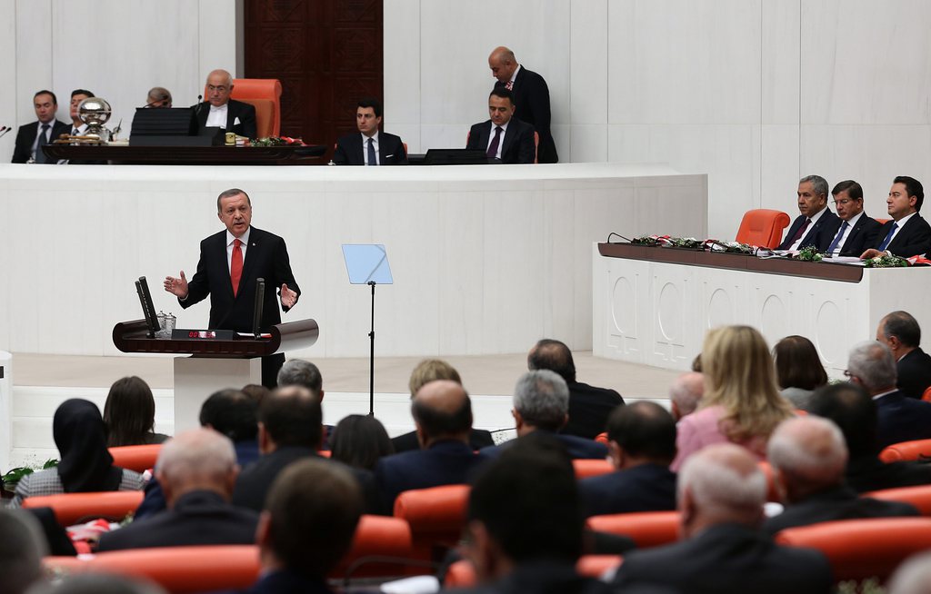 Le Parlement turc a approuvé jeudi à une très large majorité un projet de résolution du gouvernement islamo-conservateur. Celle-ci autorise l'armée à mener des opérations contre les jihadistes du groupe de l'Etat Islamique (EI) en Syrie et en Irak.