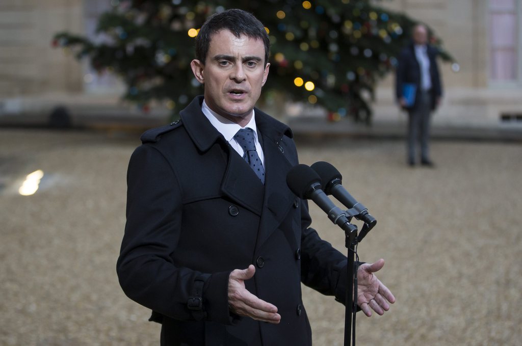 Manuel Valls: "Le gouvernement va aussi mobiliser près de 5000 policiers pour protéger les écoles juives".