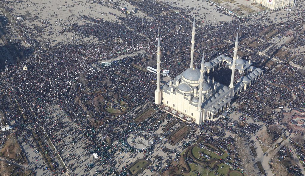 800'000 personnes se sont réunies autour de la mosquée de Grozny. 